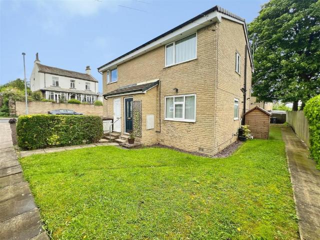Flat for sale in Eccleshill, West Yorkshire