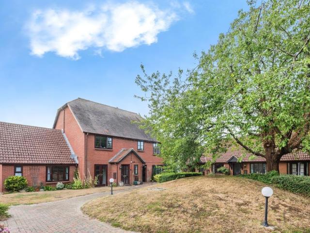 Flat for sale in Berrick Salome, Oxfordshire
