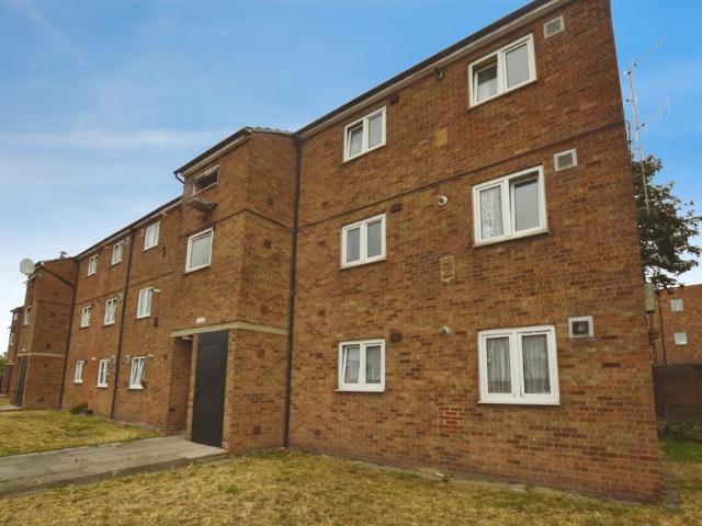 Flat for sale in Canning Town, Greater London