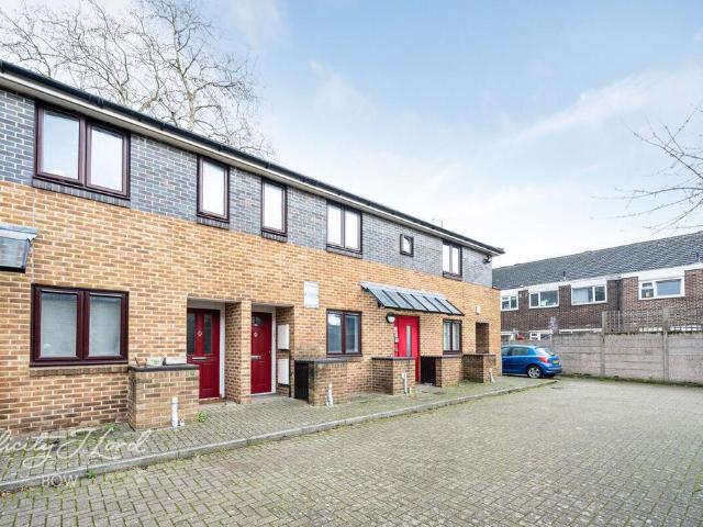 Flat for sale in Bromley-by-Bow, Bow