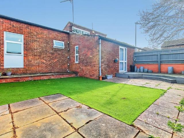 Flat for sale in Burrow's Bush, Wellingborough