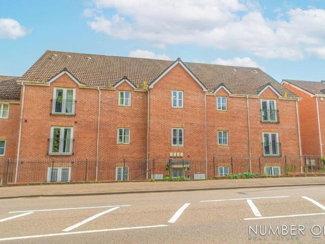 Flat for sale in Caerleon, Wales