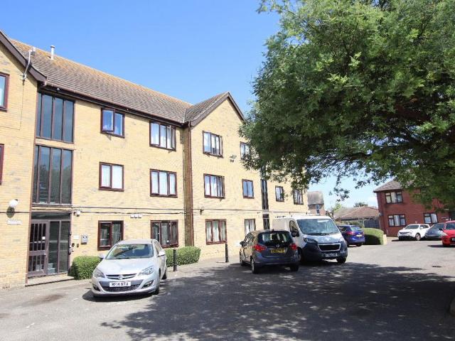 Flat for sale in Dale Hill, Essex
