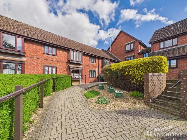 Flat for sale in Walton, Aylesbury