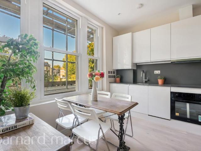 Flat for sale in Notting Hill, Greater London