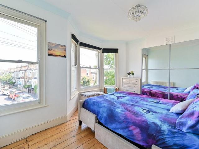 Flat for sale in London Borough of Lewisham, Brockley