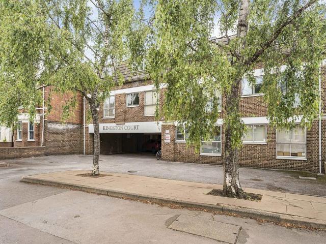 Flat for sale in Osney, The Slade