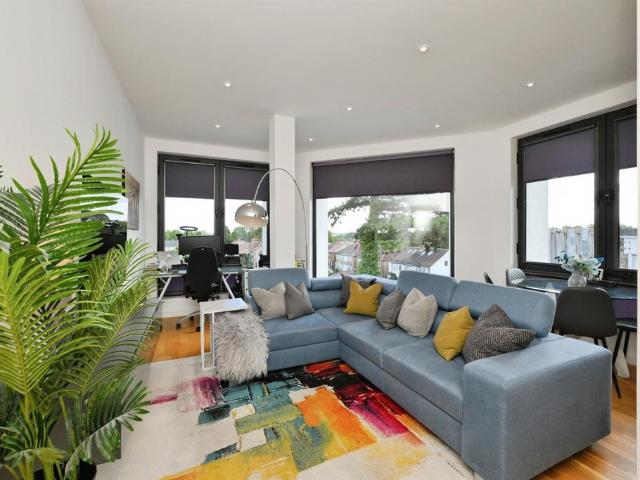 Flat for sale in Broxbourne, Hertfordshire