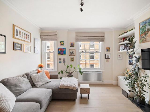 Flat for sale in Fulham, Greater London