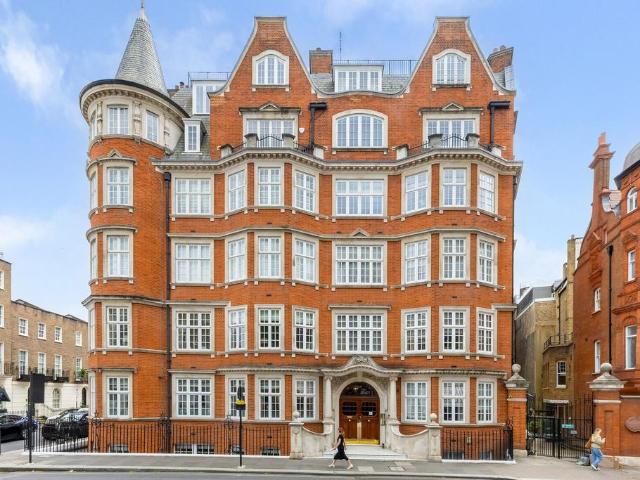 Flat for sale in Belgravia, Greater London