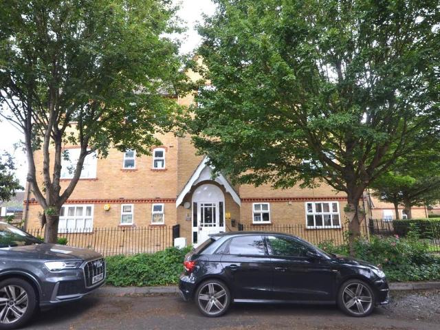 Flat for sale in Preston, Greater London