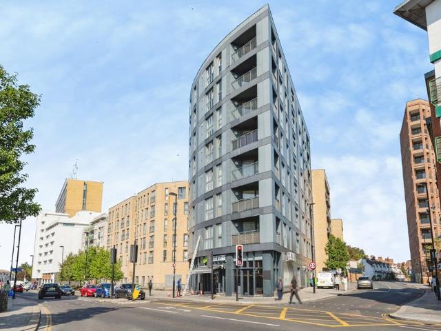 Flat for sale in London Borough of Croydon, Greater London