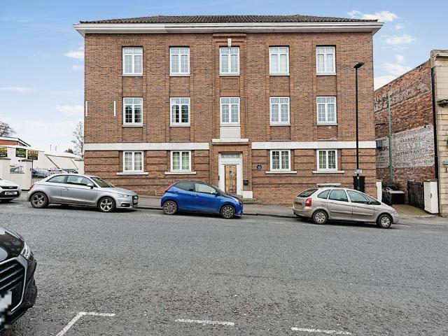 Flat for sale in Aggborough, Wyre Forest