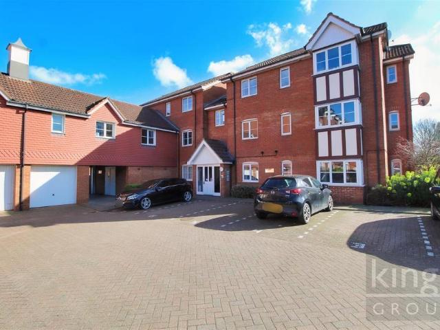 Flat for sale in Broxbourne, Hertfordshire