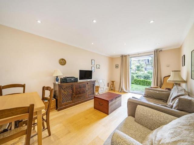 Flat for sale in West Kensington, Greater London
