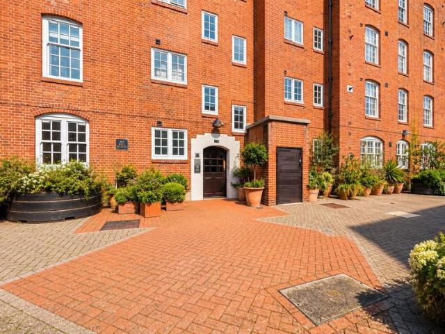 Flat for sale in Millbank Estate, Greater London