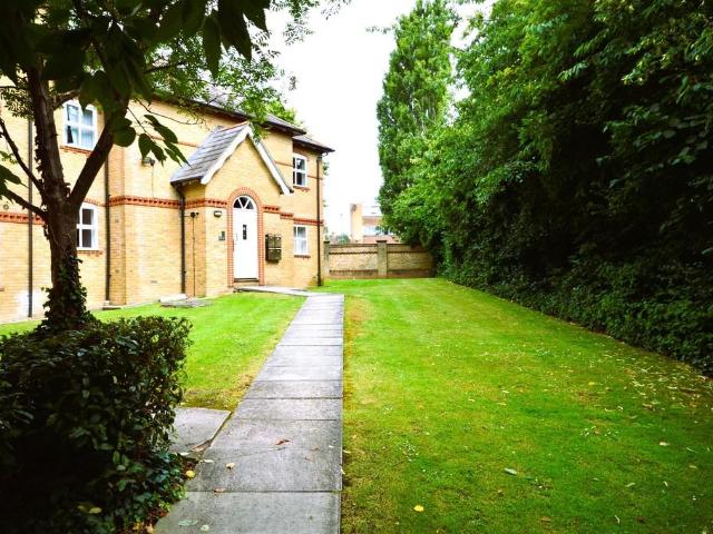 Flat for sale in Preston, Greater London