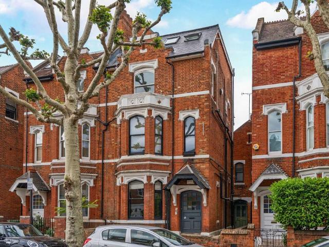 Flat for sale in Fulham, Greater London