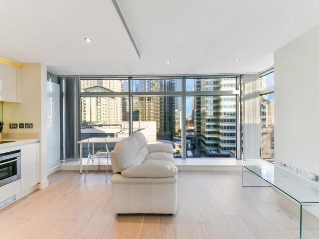 Flat for sale in Isle Of Dogs, Isle Of Man