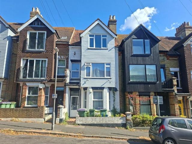 Flat for sale in Folkestone