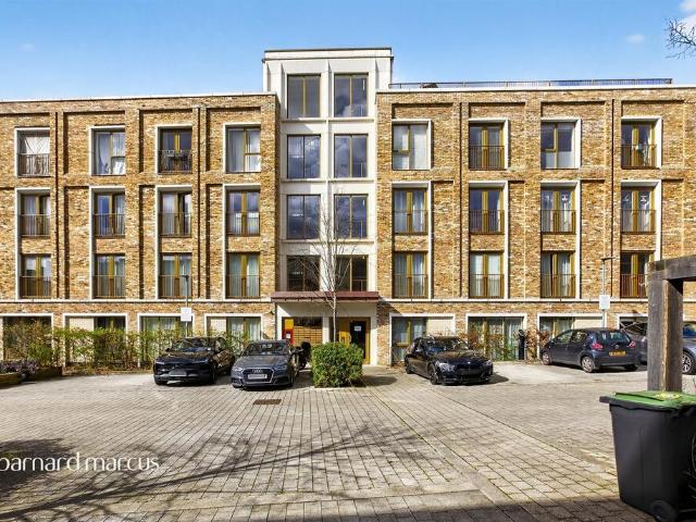 Flat for sale in Greater London