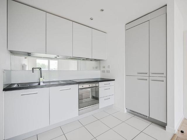 Flat for sale in Hornsey, Greater London