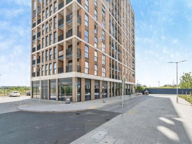 Flat for sale in South Hornchurch, Greater London