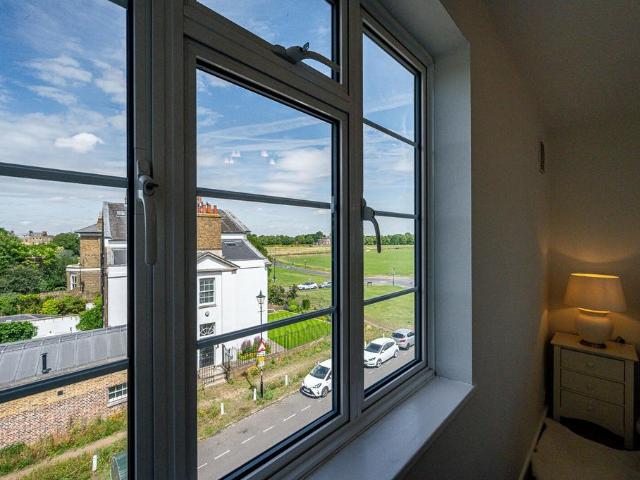 Flat for sale in London Borough of Lewisham, Deptford