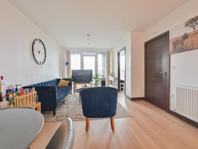 Flat for sale in North Watford, Watford