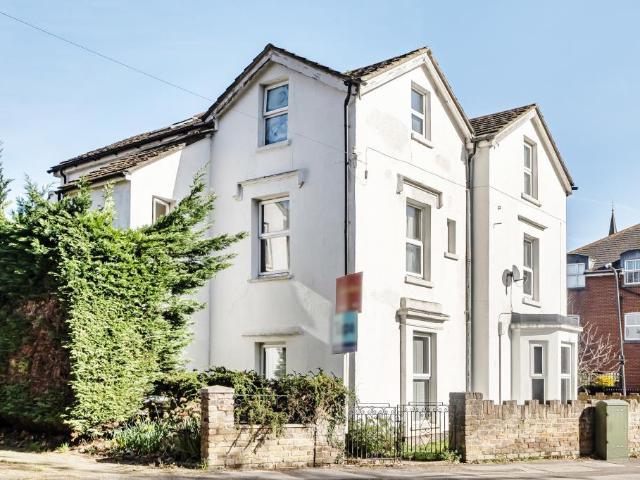 Flat for sale in Maidenhead