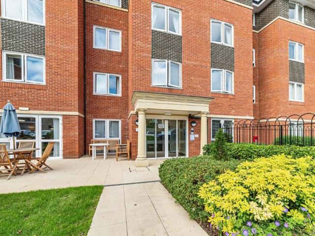 Flat for sale in Basingstoke, Basingstoke and Deane
