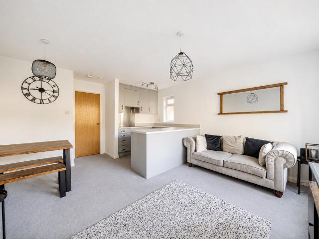 Flat for sale in Fulham, Walham Green