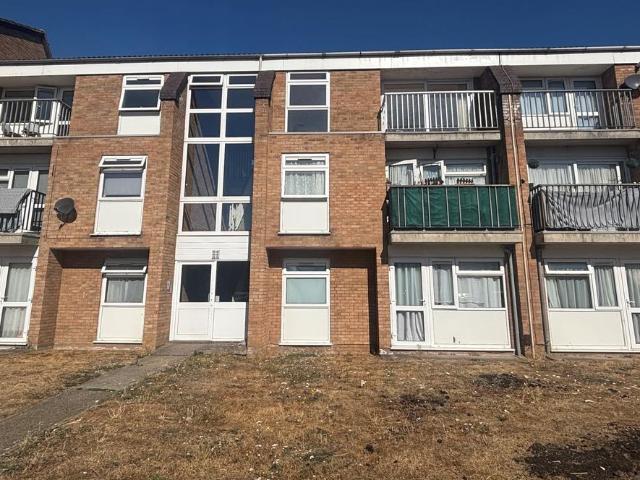 Flat for sale in Studlands Park, West Suffolk