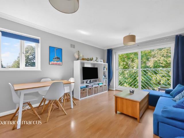 Flat for sale in Surbiton, Greater London