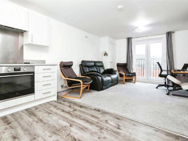 Flat for sale in Stirchley, West Midlands