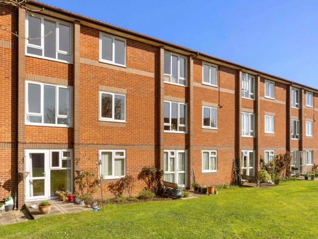 Flat for sale in Row Town, Surrey