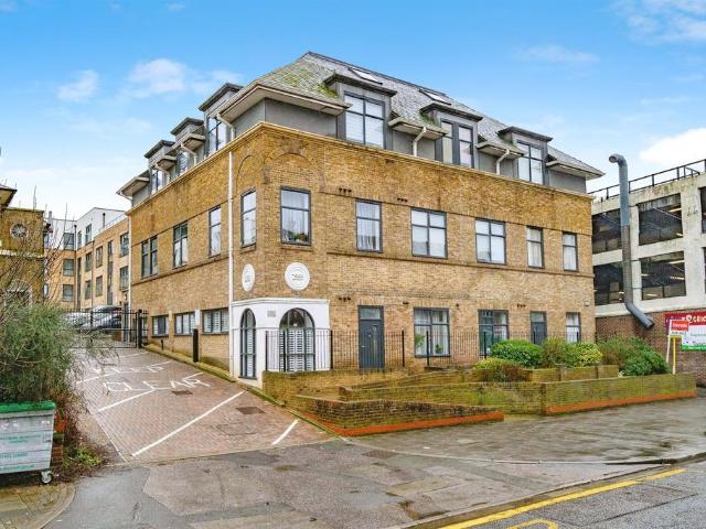 Flat for sale in The Image, Pouchen End