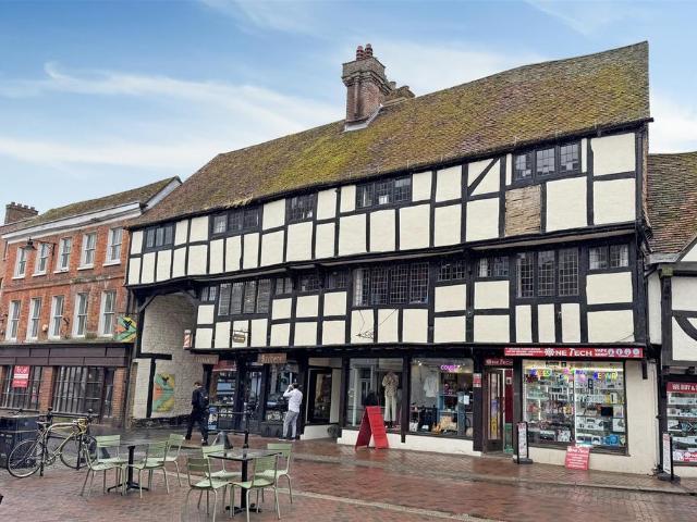 Flat for sale in Holloway Hill, Fole