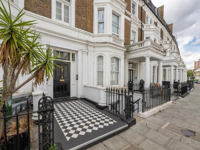 Flat for sale in Brook Green, Greater London