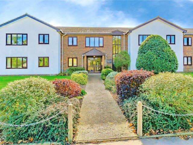 Flat for sale in London Borough of Croydon, Shirley