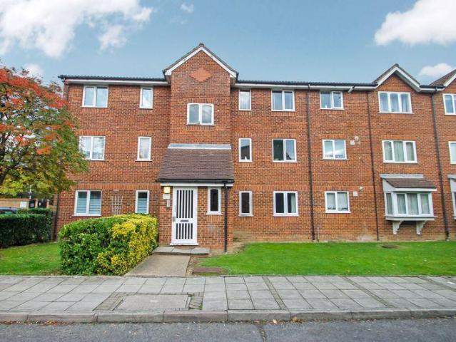 Flat for sale in London Borough of Ealing, Greater London