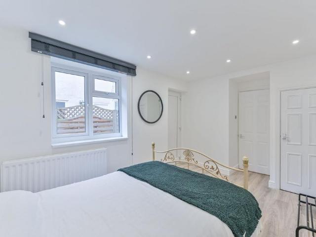 Flat for sale in Camberwell, Greater London