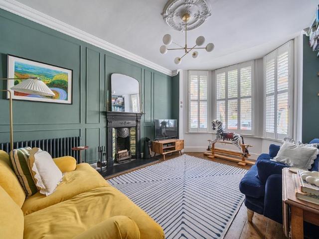 Flat for sale in East Dulwich, Greater London