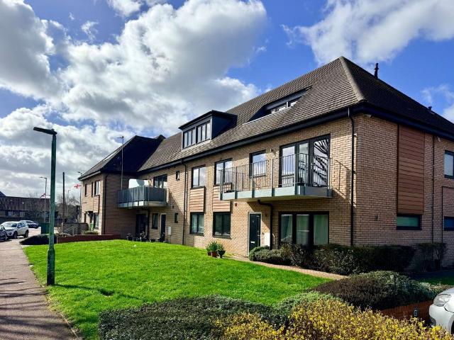 Flat for sale in Kings Hill, Colliers End