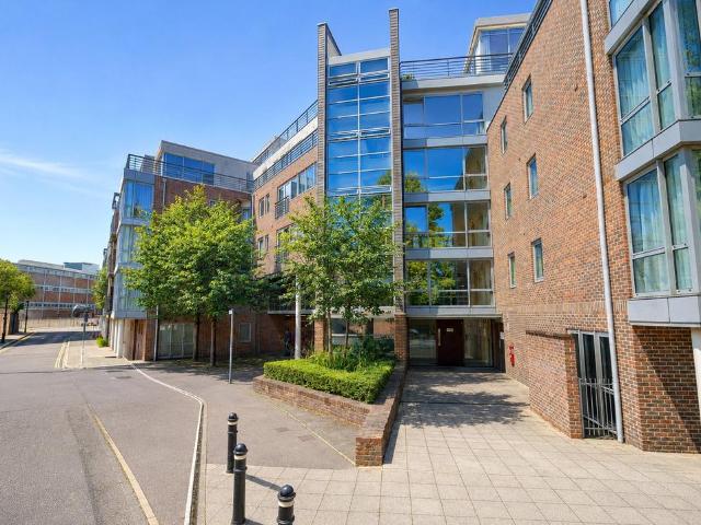 Flat for sale in Portsea, City Of Portsmouth