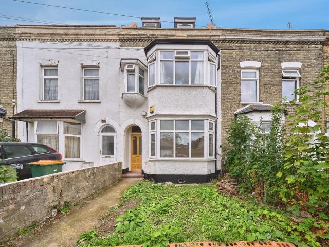 Flat for sale in London Borough of Newham, Greater London