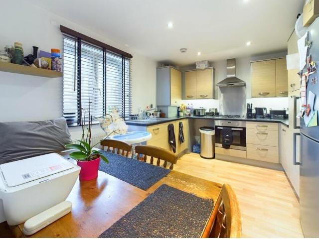 Flat for sale in Hayes, Greater London