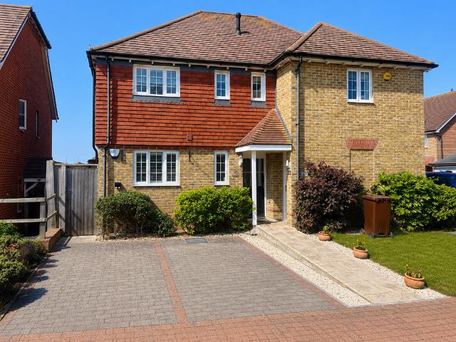 Flat for sale in Oad Street, Kent