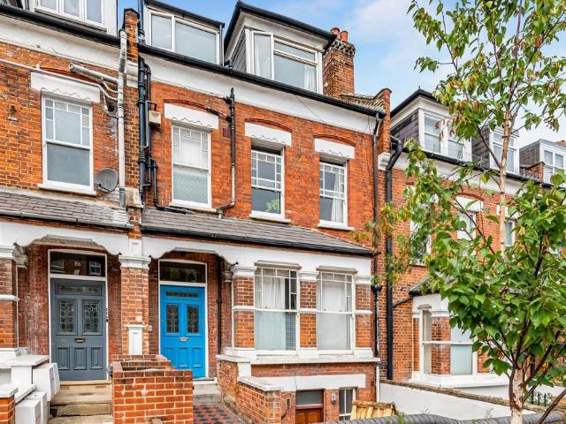 Flat for sale in Hornsey, Greater London