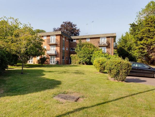 Flat for sale in Woodside Estate, Houghton Regis